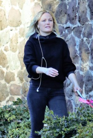 Malin Akerman - Steps out for a walk in Los Angeles
