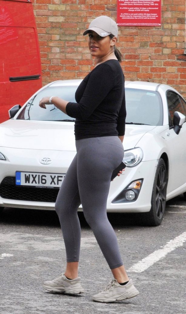 Malin Andersson - Jog candids near her home in London