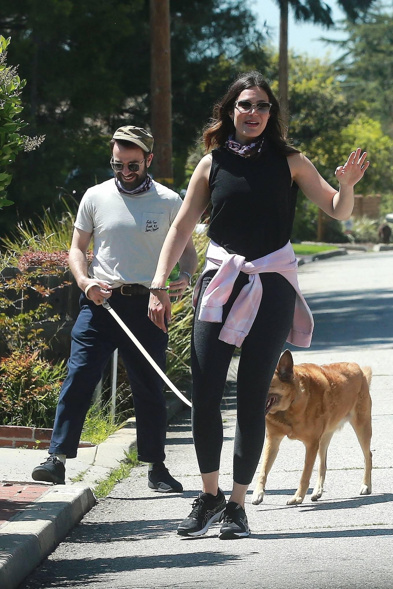 Mandy Moore and Taylor Goldsmith â€“ Goes for a stroll