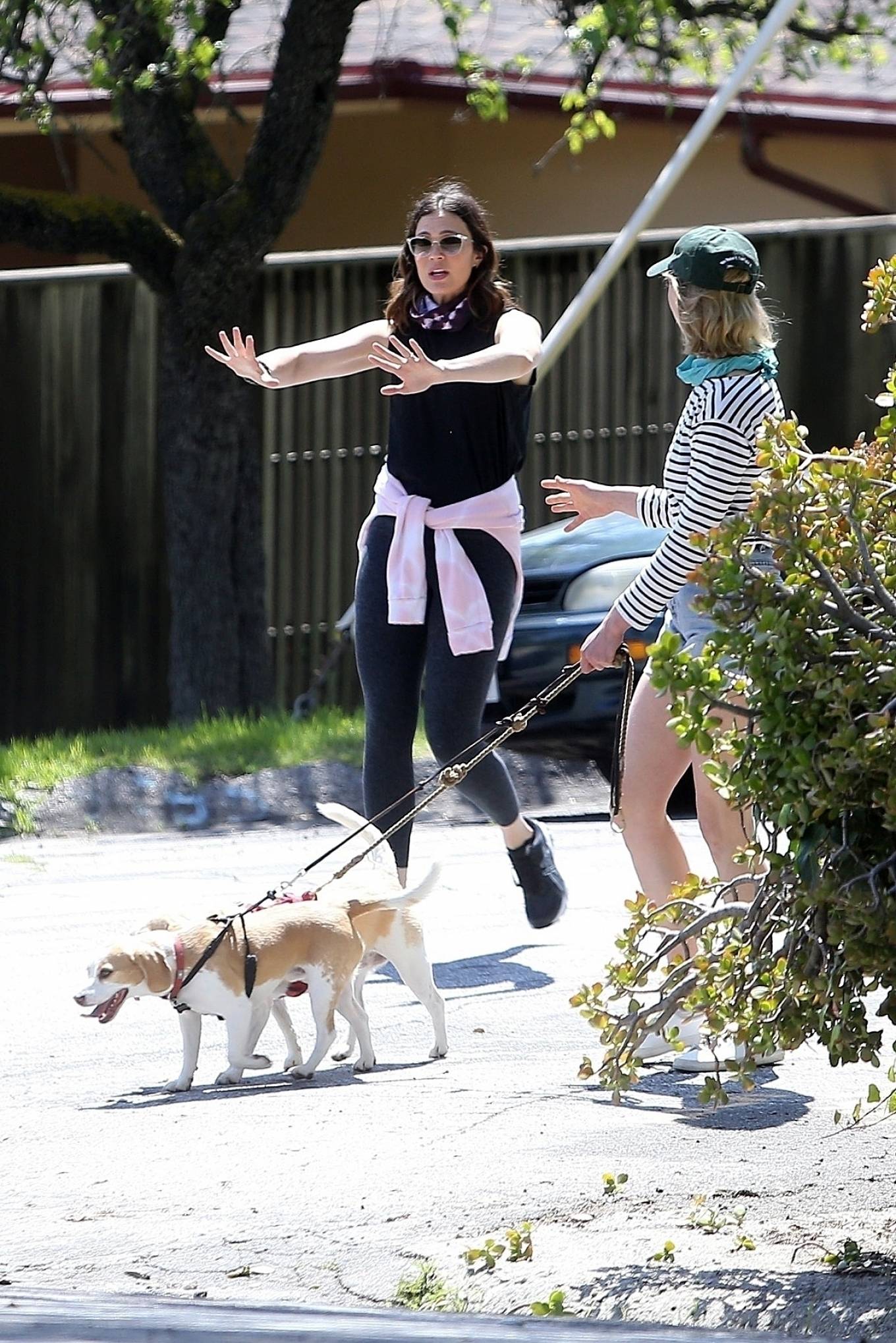 Mandy Moore and Taylor Goldsmith â€“ Goes for a stroll