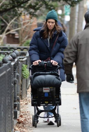 Mandy Moore - Is seen on a family stroll in New York