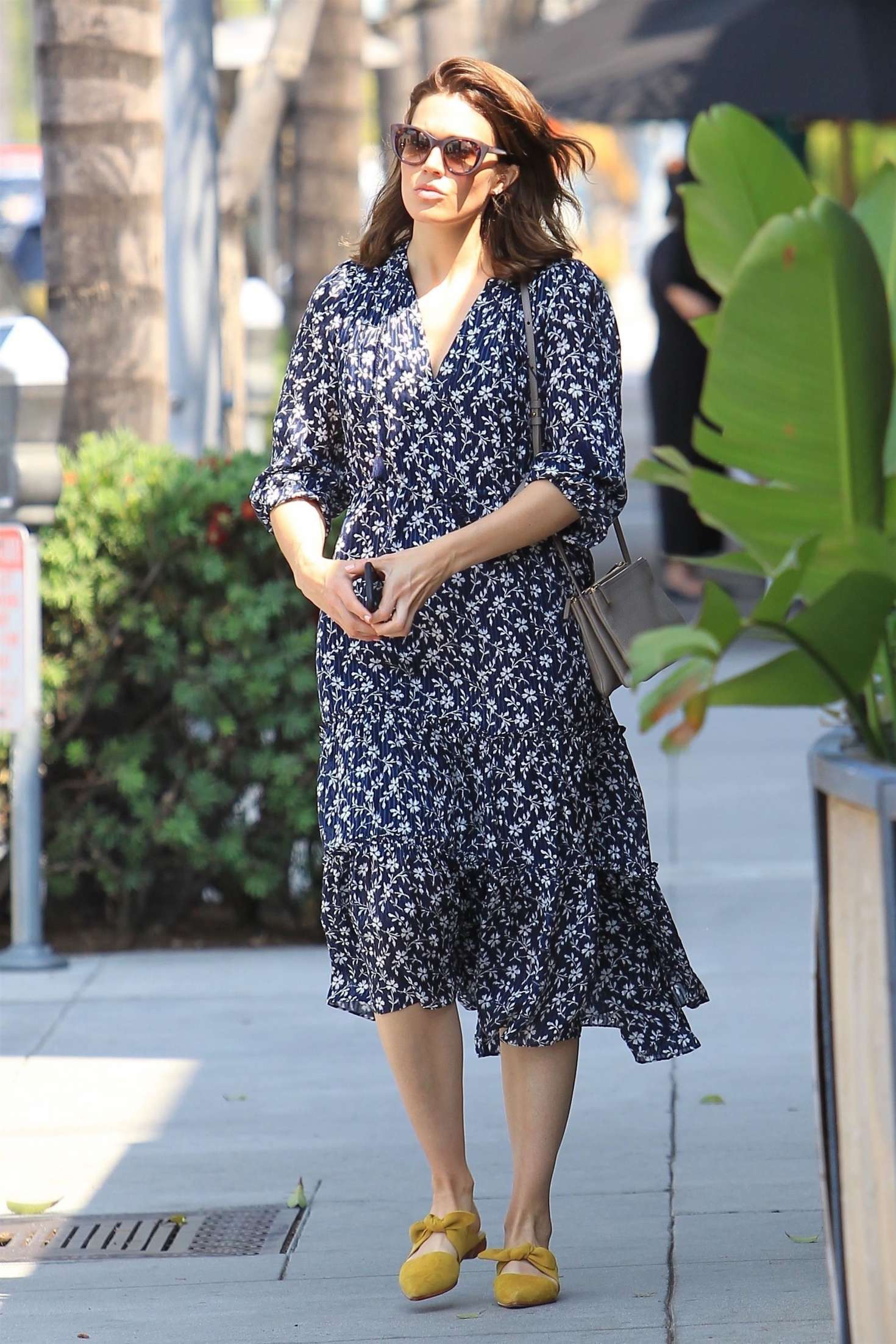 Mandy Moore - Leaves a nail salon in Beverly Hills