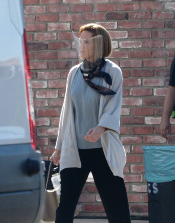 Mandy Moore - On set for the final season of This Is Us filming in Los Angeles
