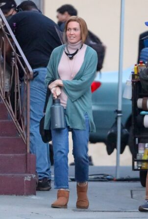 Mandy Moore - Shooting scenes for their show This Is Us in Los Angeles