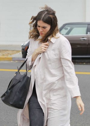 Mandy Moore shopping in Los Angeles