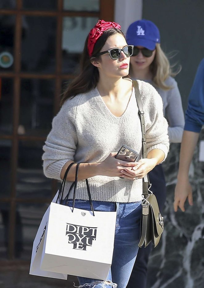 Mandy Moore - Shopping in Los Angeles