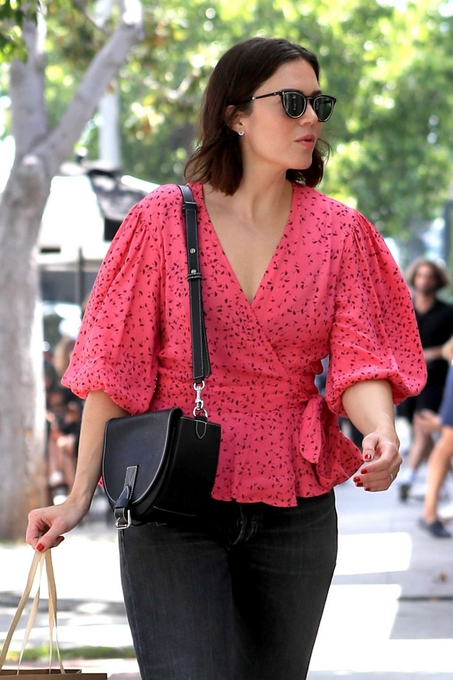 Mandy Moore - Shopping on Melrose Place