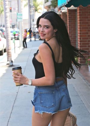 Mara Teigan - Hot in a pair of Daisy Dukes out in Los Angeles
