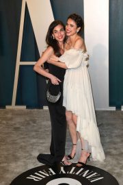 Margaret Qualley and Rainey Qualley - Possing at 2020 Vanity Fair Oscar Party in Beverly Hills