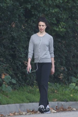 Margaret Qualley - On a solo walk in the heart of Beverly Hills