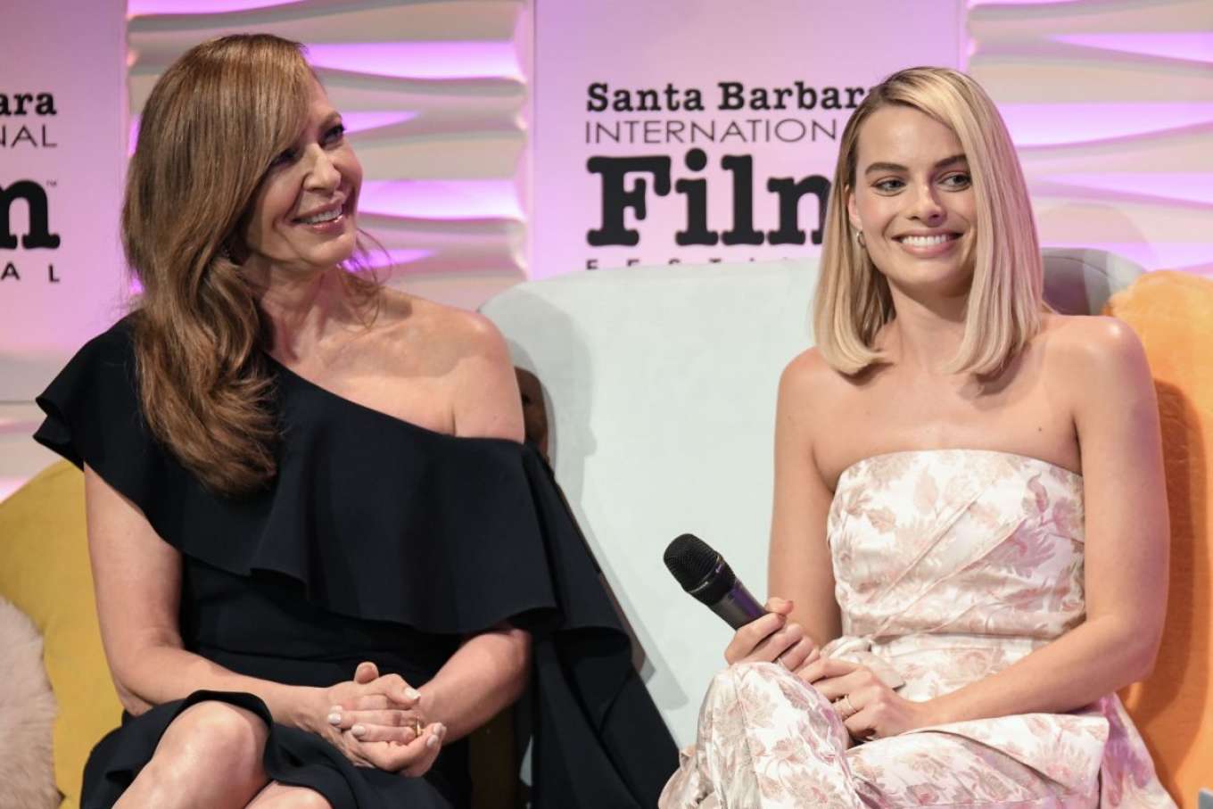 Margot Robbie 2018 : Margot Robbie and Allison Janney: Outstanding Performers Of The Year Award Show -08