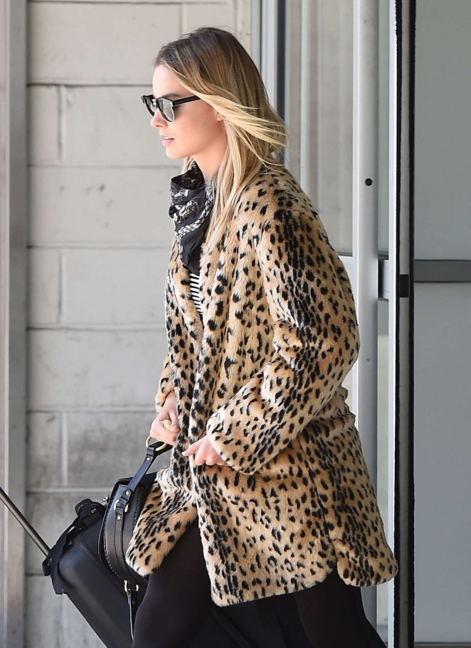 Margot Robbie - Arriving at JFK Airport in NYC