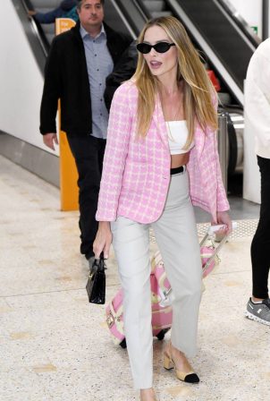 Margot Robbie - Arriving at Sydney International Airport