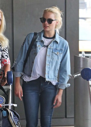 Margot Robbie in Jeans at Newark airport in New Jersey