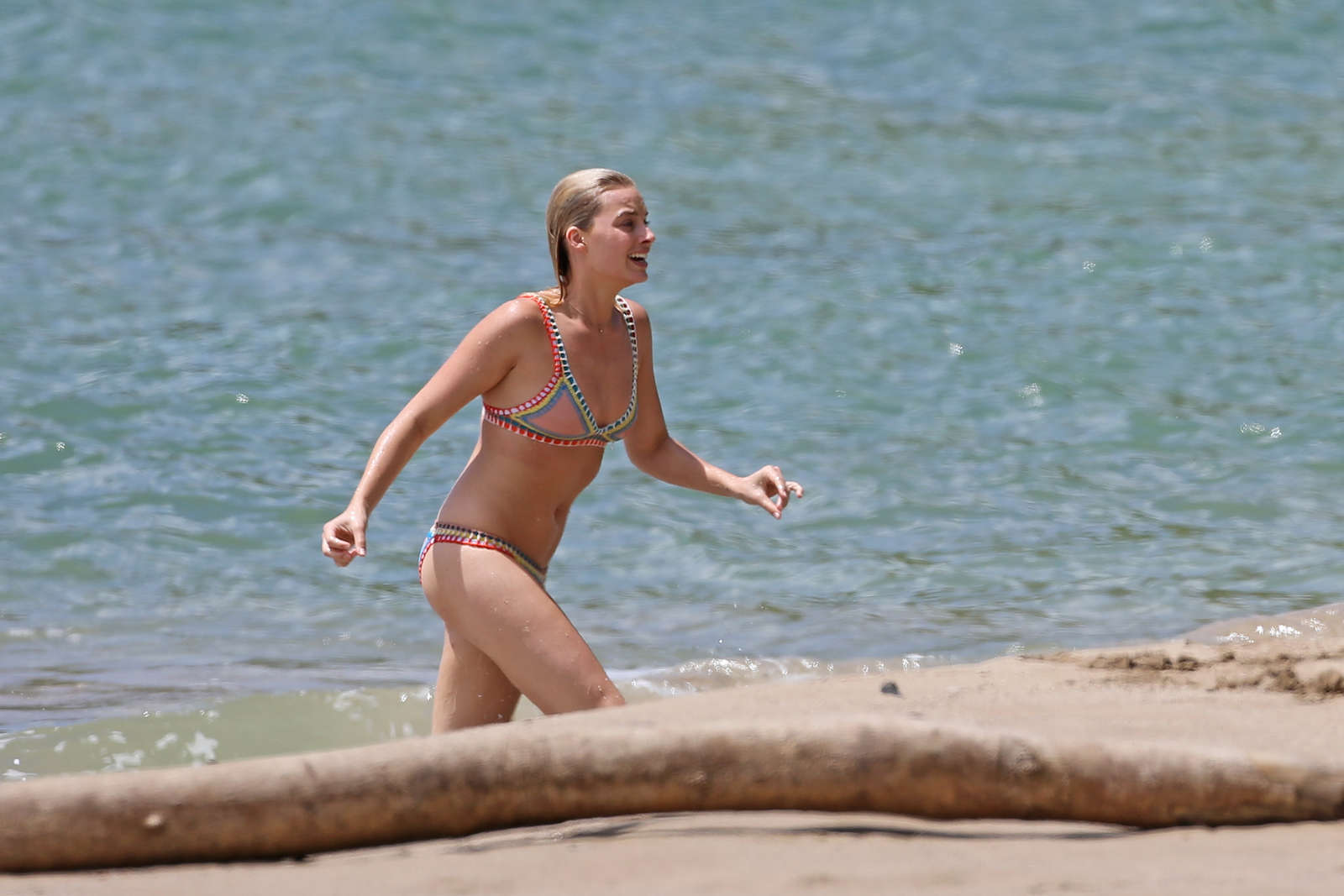 Margot Robbie 2016 : Margot Robbie in Bikini -24. 