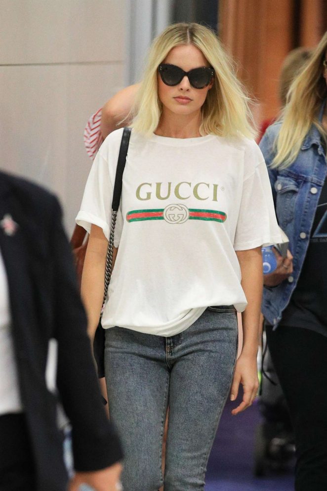 Margot Robbie in Jeans - Arriving at Sydney Airport