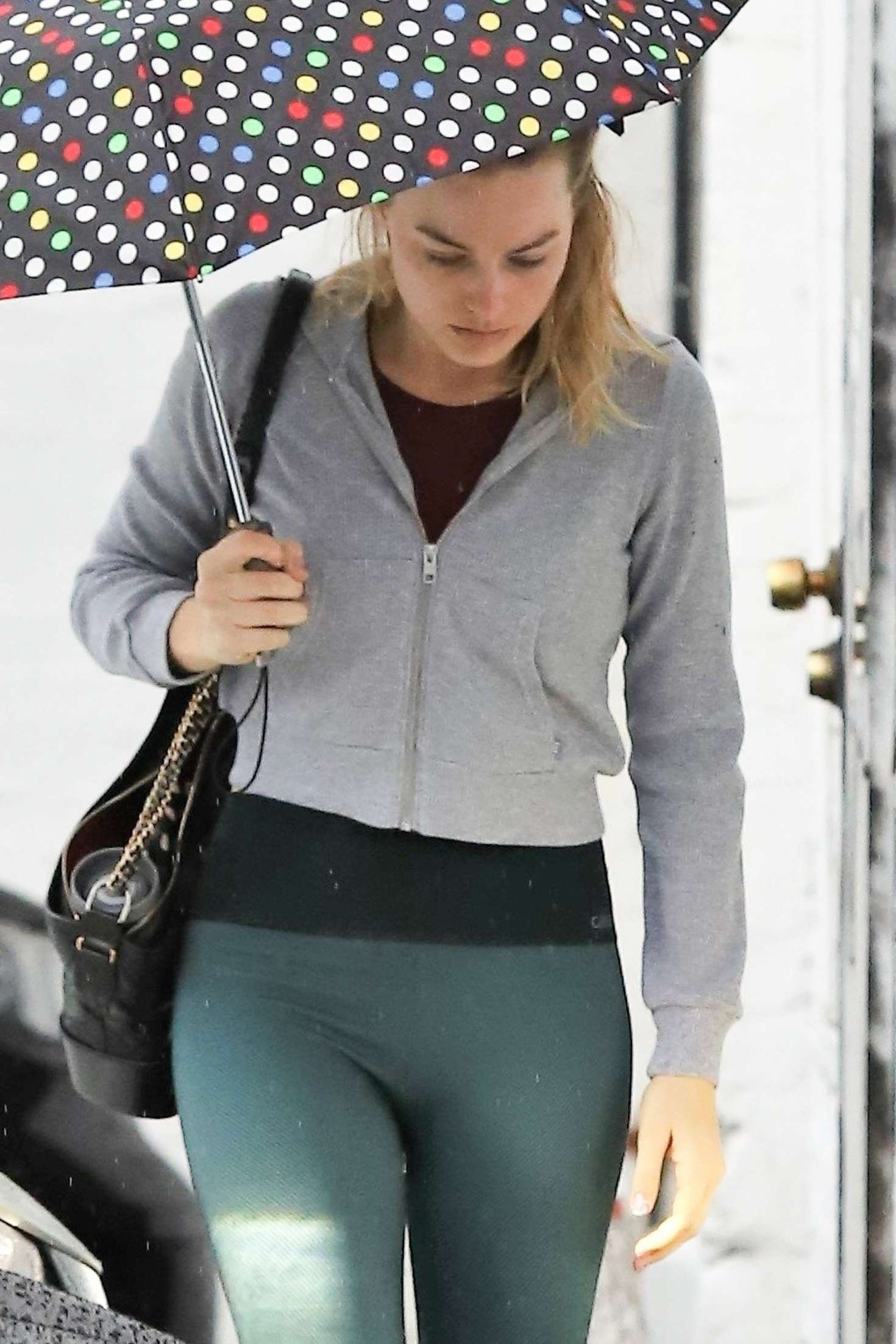 Margot Robbie in Tights - Head to the gym in LA. 