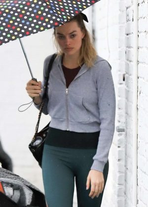 Margot Robbie in Tights - Head to the gym in LA