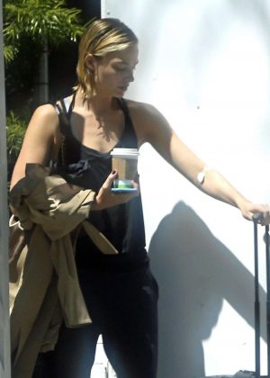 Margot Robbie - Leaves a friend's house in Los Angeles