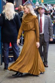 Margot Robbie - looks stunning as she greets fans in New York