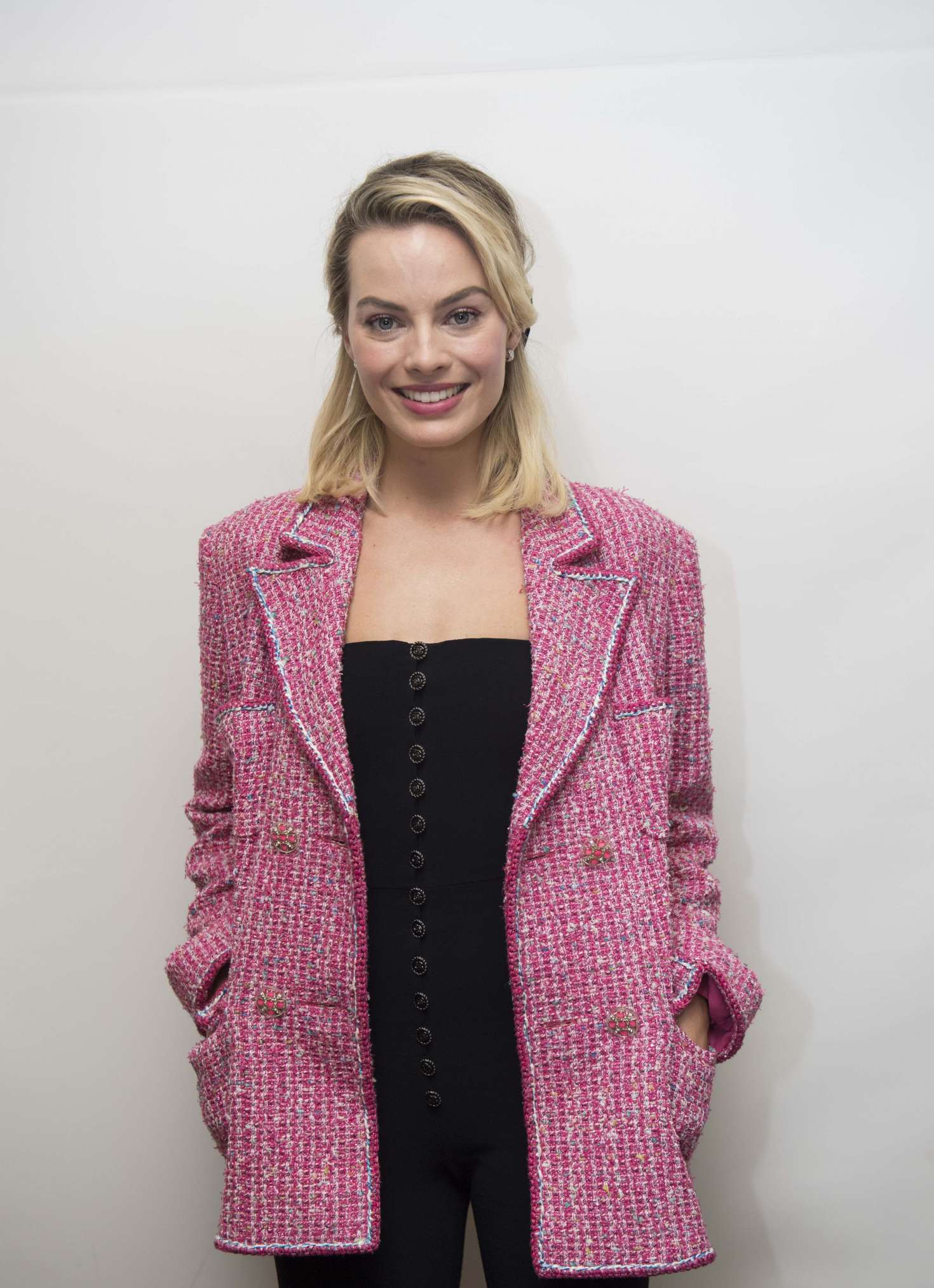 Margot Robbie Mary Queen Of Scots Press Conference In La Gotceleb
