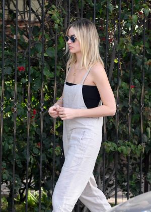 Margot Robbie - Out in Los Angeles