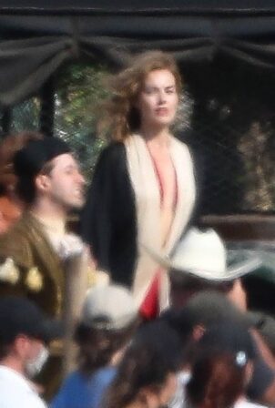 Margot Robbie - Seen on the 'Babylon' set in Los Angeles
