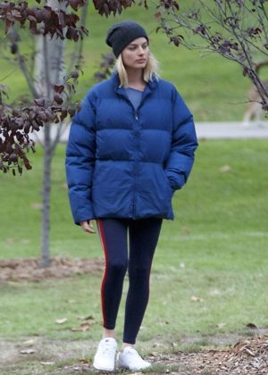 Margot Robbie - Takes her dogs to a park in Los Angeles