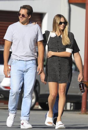 Margot Robbie - With her husband Tom Ackerley visiting Byron Bay
