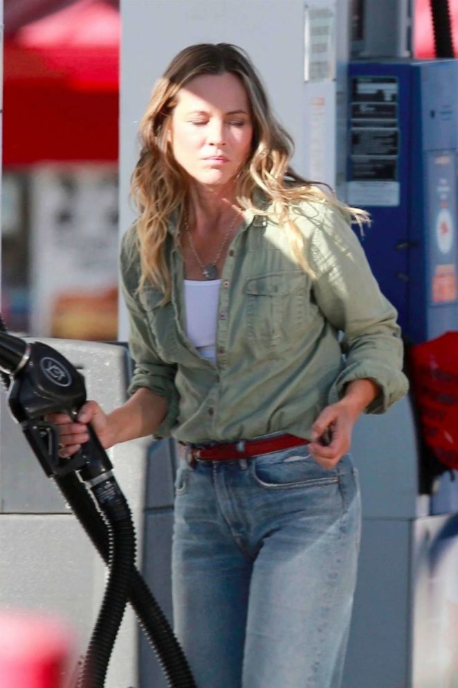 Maria Bello at Gas Station in Studio City
