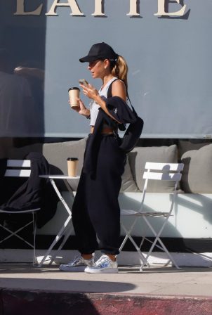 Maria Menounos - Steps out for a coffee in Los Angeles