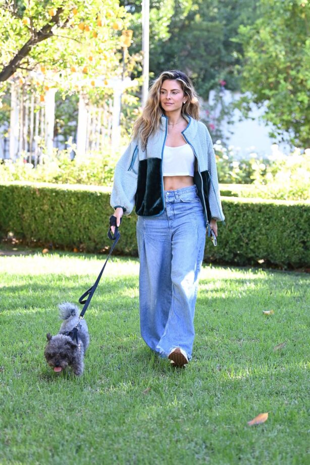 Maria Menounos - Walking her dog in Los Angeles
