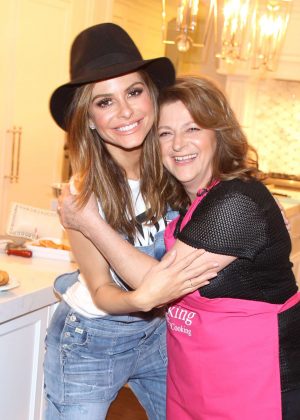 Maria Menounos with Her Mother Reveals She Has Bee Diagnosed with Brain Tumor