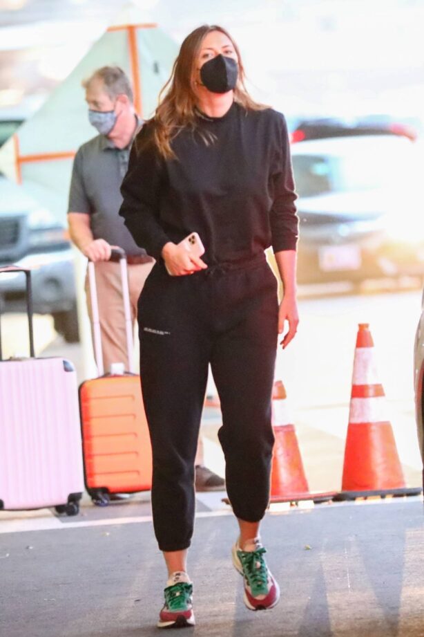 Maria Sharapova - Arrives at LAX in Los Angeles