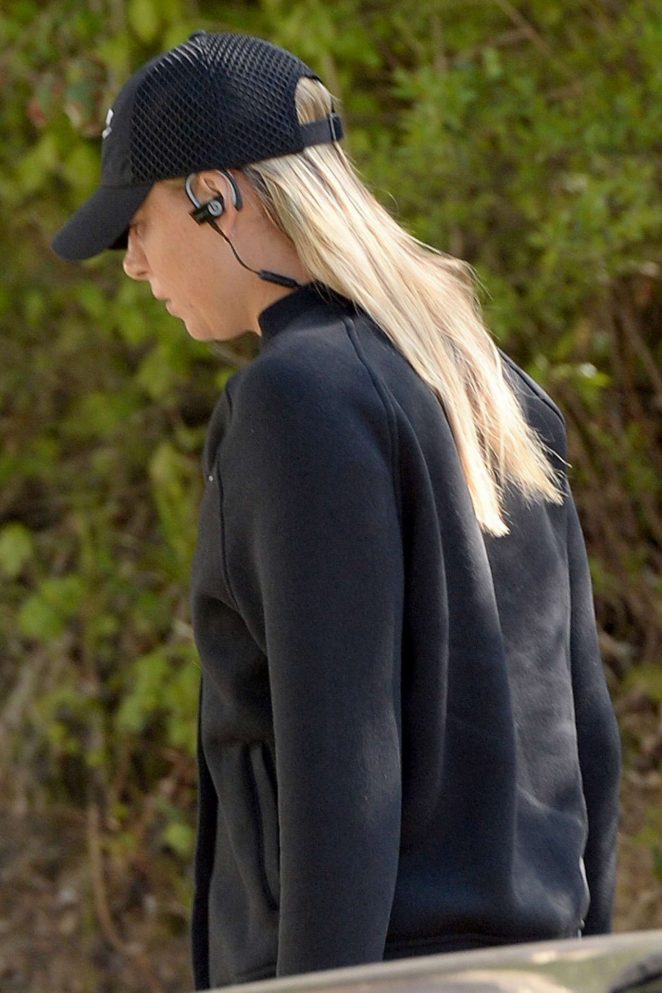 Maria Sharapova Arrives at Practice for the Stuttgart Open in Los Angeles