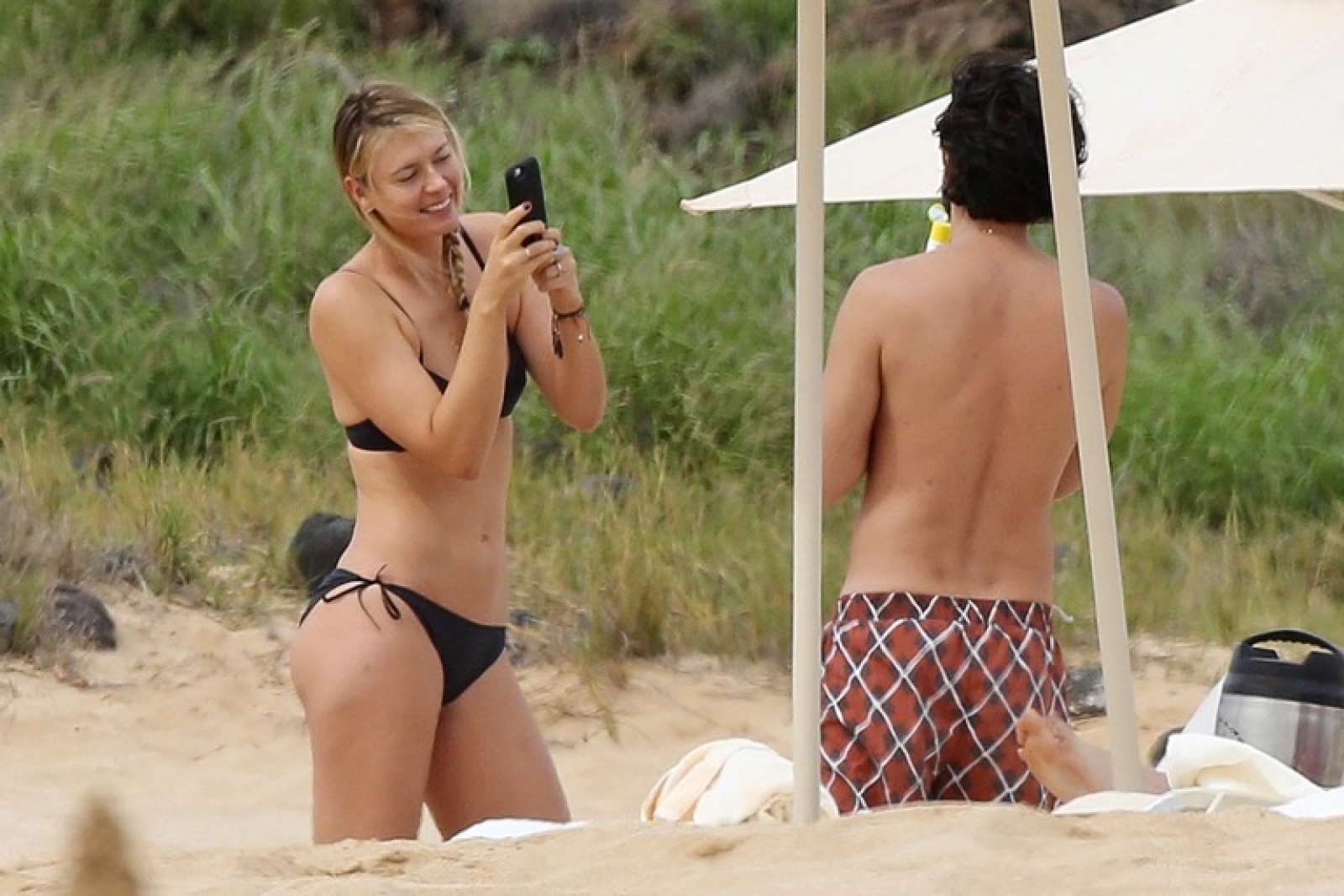 Maria Sharapova in Black Bikini in Hawaii. 
