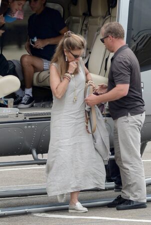 Maria Shriver - Arrives to New York City aboard a private helicopter