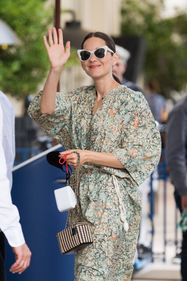 Marion Cotillard - Spotted at the Martinez Hotel during the festival in Cannes
