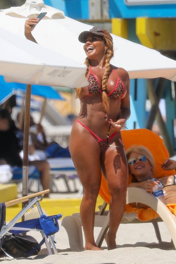 Maripily Rivera - In bikini at the beach with friends in Miami