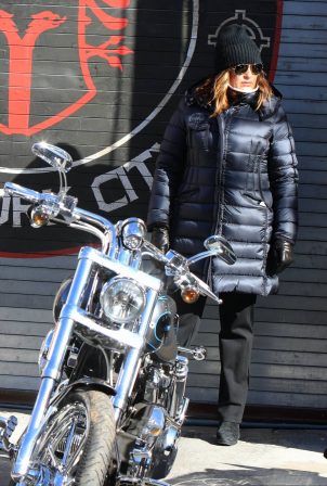 Mariska Hargitay - Filming 'Law and Order: Special Victims Unit' in Red Hook - Brooklyn