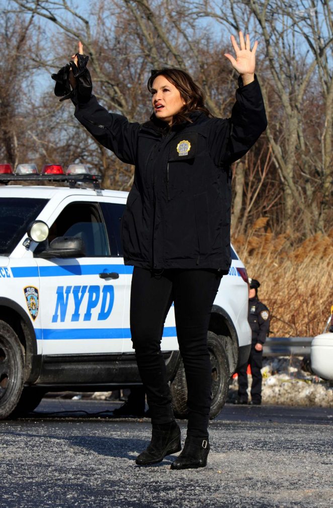 Mariska Hargitay - Filming 'Law and Order SVU' set in Brooklyn
