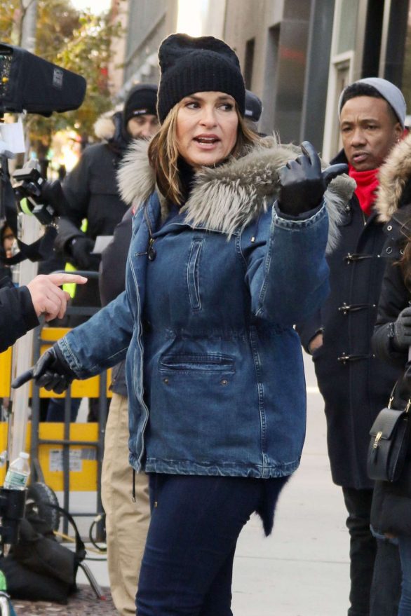 Mariska Hargitay - On the set of 'Law and Order: Special Victims Unit' in New York