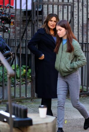 Mariska Hargitay - Pictured At The Law and Order Special Victims Unit Set In NYC