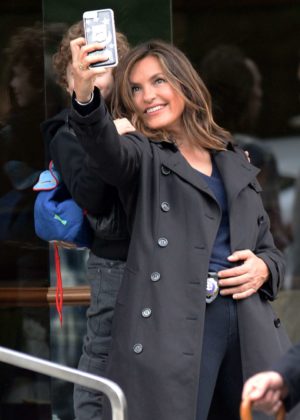 Mariska Hargitay - Taking selfies on the set of 'Law & Order: Special Victims Unit' in NYC