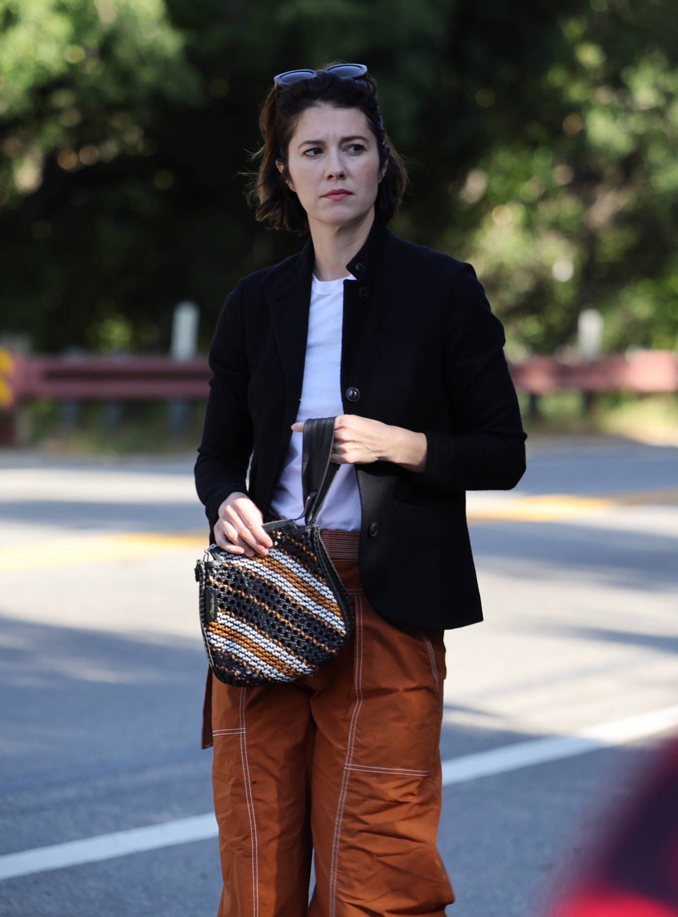 Mary Elizabeth Winstead 2022 : Mary Elizabeth Winstead – Gets coffee in Los Angeles-02