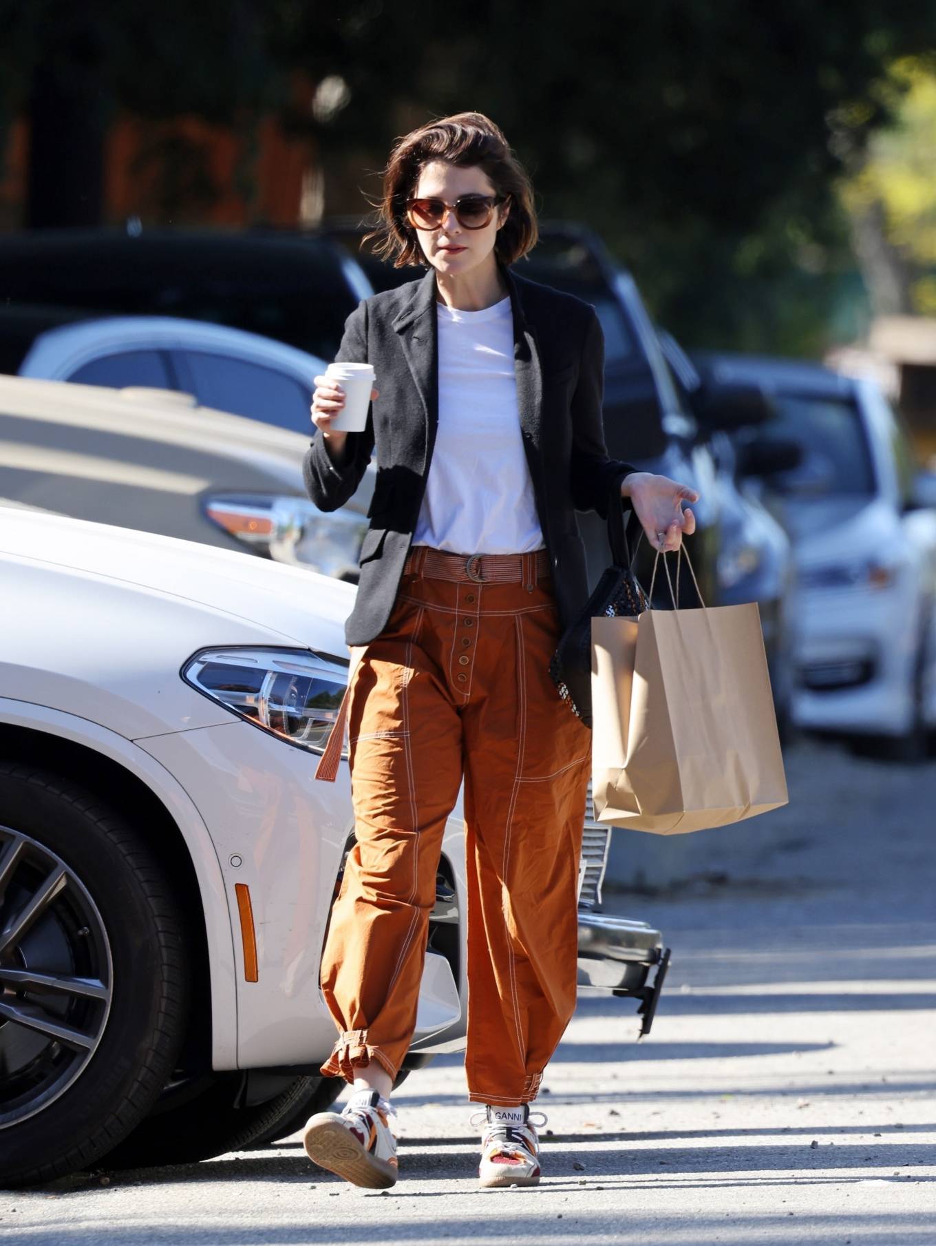 Mary Elizabeth Winstead 2022 : Mary Elizabeth Winstead – Gets coffee in Los Angeles-06