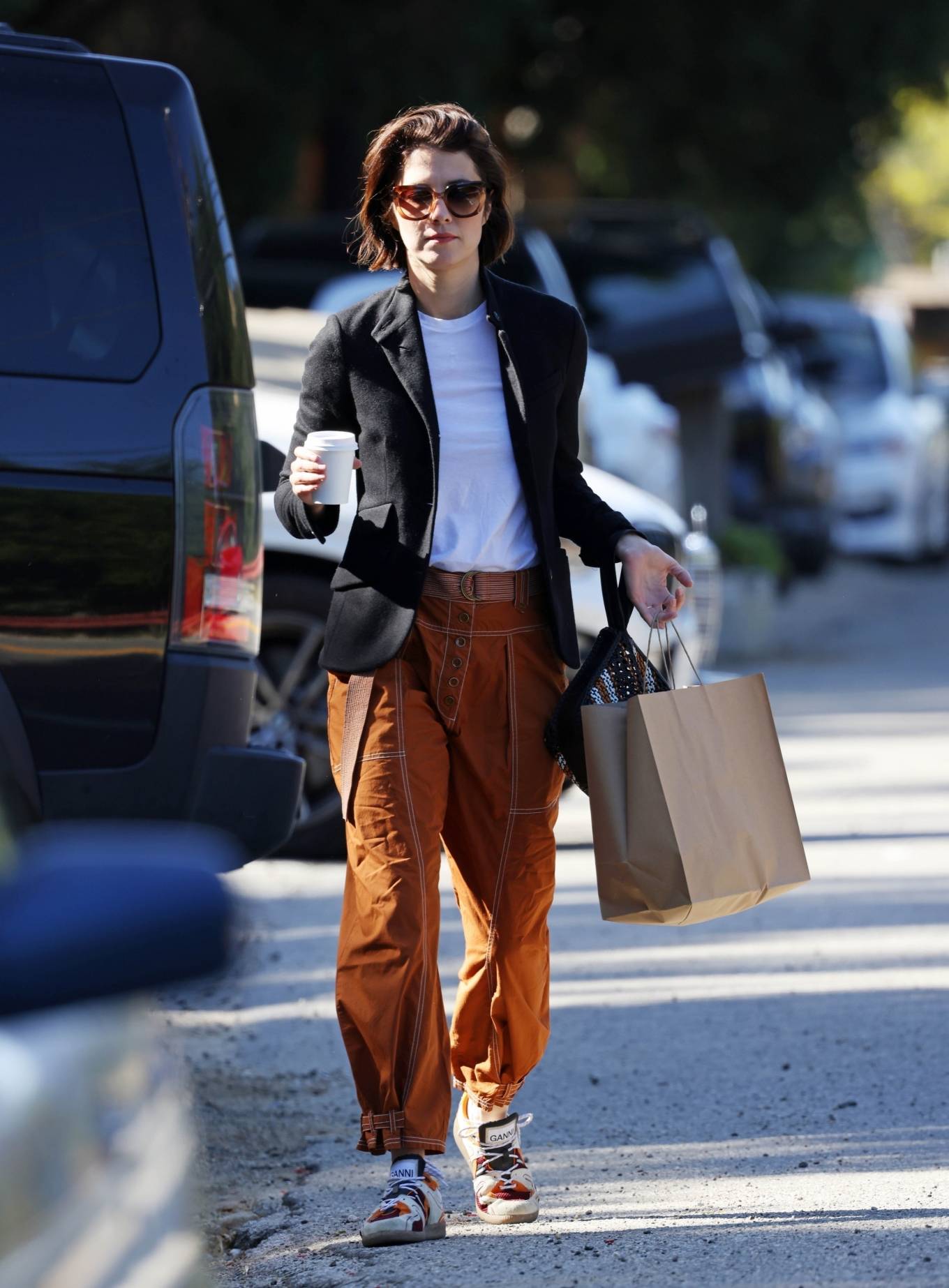 Mary Elizabeth Winstead 2022 : Mary Elizabeth Winstead – Gets coffee in Los Angeles-11