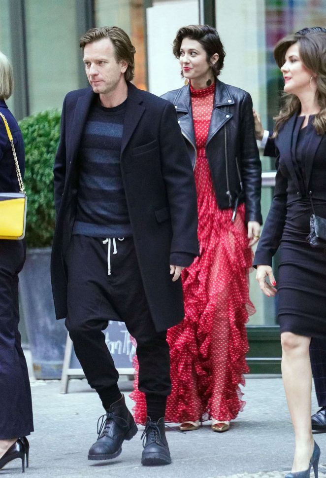 Mary Elzabeth Winstead and Ewan McGregor - Head out of their hotel in New York