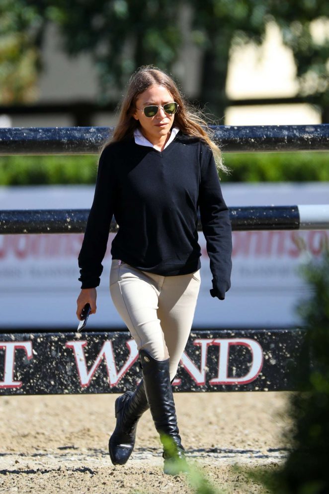 Mary-Kate Olsen - American Gold Cup Show in North Salem