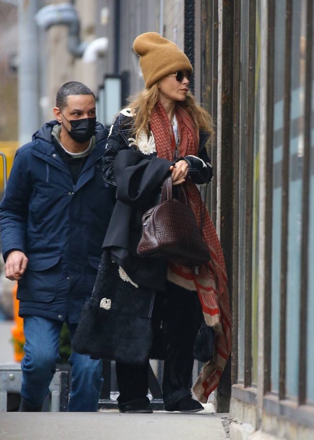 Mary-Kate Olsen - Arriving at her office in New York